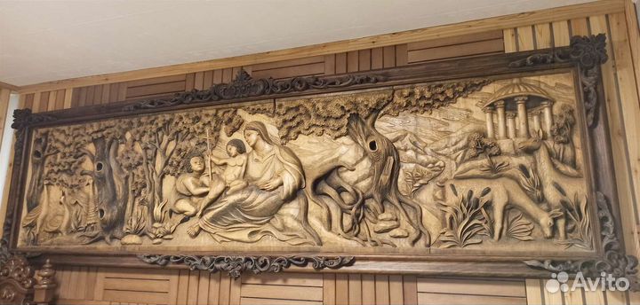 Резное панно из дерева