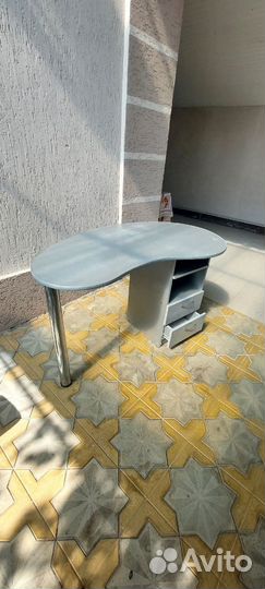 Маникюрный стол