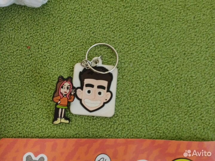 Влад А 4. Футболка, фишки