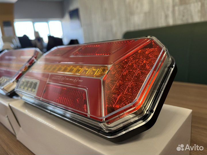 Задние универсальные светодиодные фонари