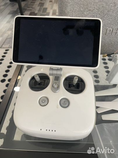 Квадрокоптер DJI Phantom 4 ; phantom 4 PRO