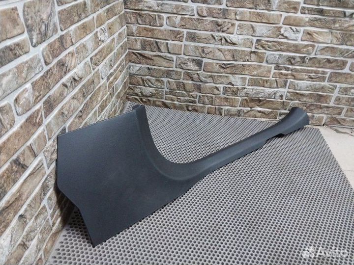 Накладка на порог салона передняя правая