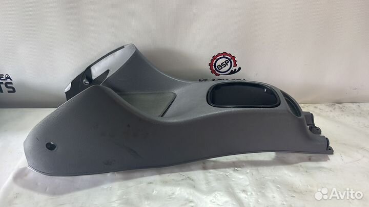 Центральная консоль между сидений Hyundai Accent