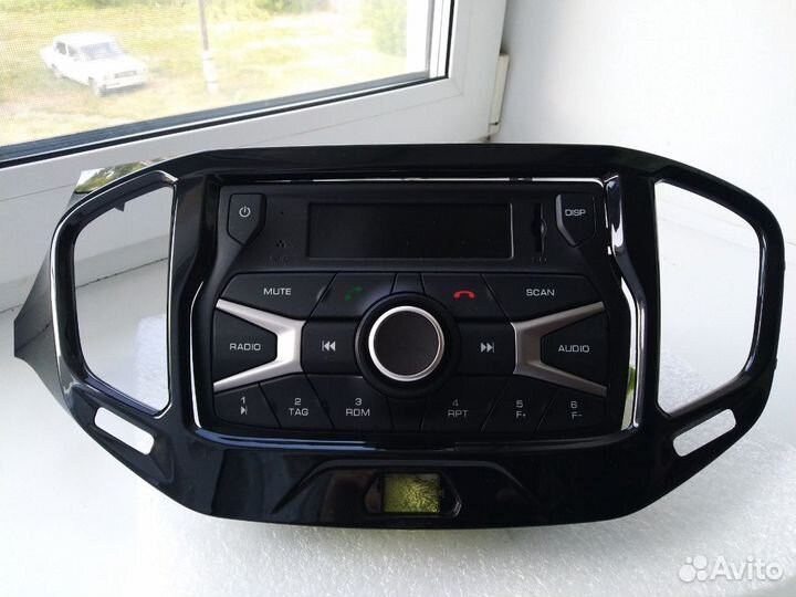 Магнитола на Весту