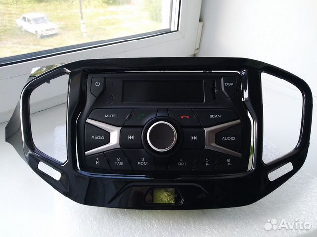 Магнитола на Весту