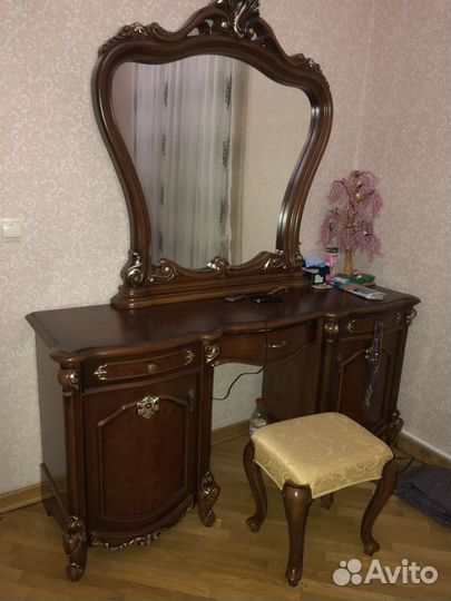 Трельяж с пуфиком