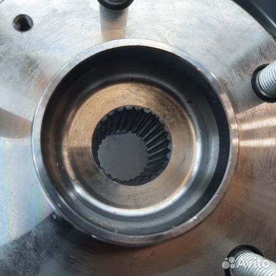 Кулак поворотный передний левый