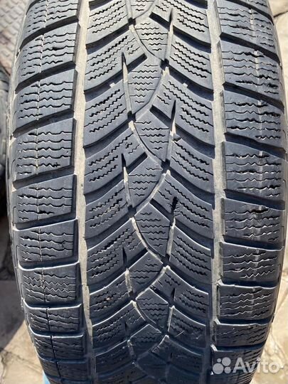 Goodyear UltraGrip Ice 235/60 R18 107T