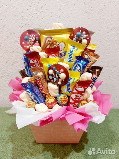 Сладкий букет из шоколада и зефира