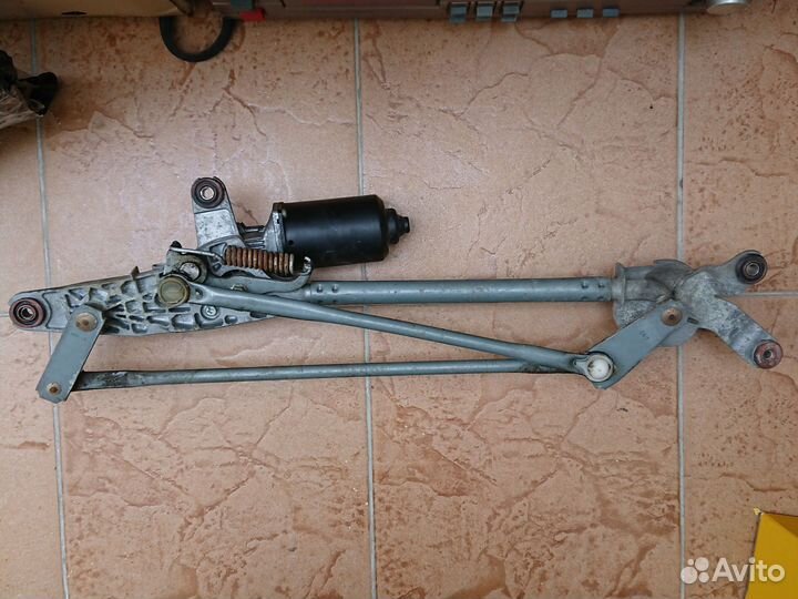 Трапеция дворников toyota в сборе с мотором