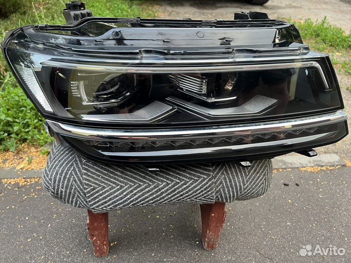 Фара правая Volkswagen Tiguan NF