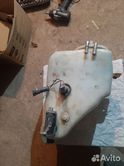 Бачёк стеклоомывателя с подогревом мерседес w124