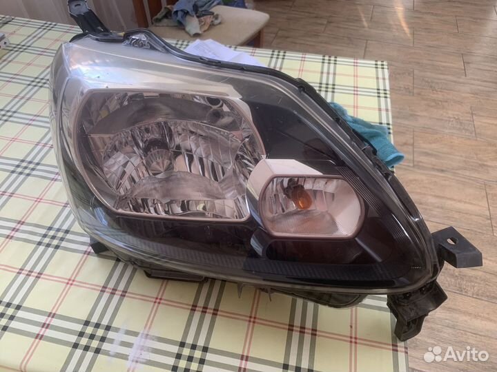 Фара правая toyota porte