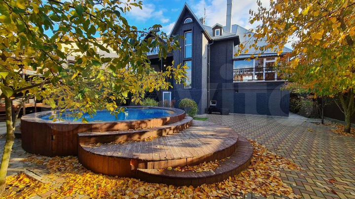 Дом 372,1 м² на участке 6 сот.