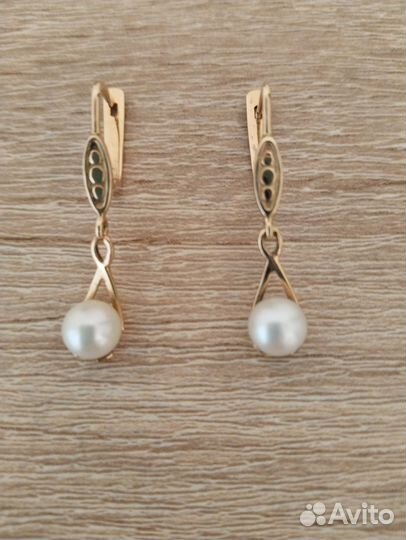 Золотые серьги с жемчугом