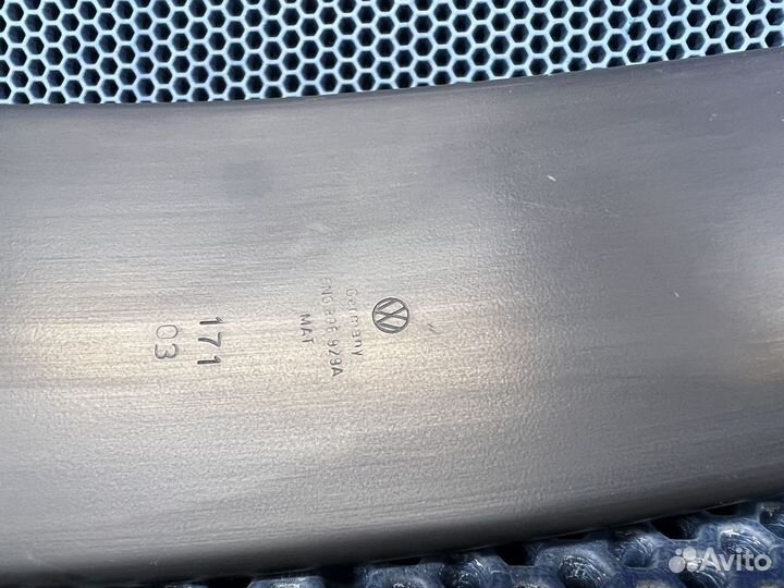 Крепление рамки радиатора фары Tiguan до 2011г