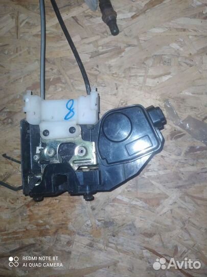 Hyundai Elantra 3XD замок двери с активатором пере