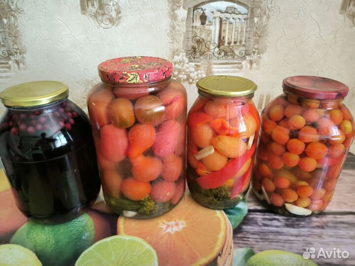 Помидоры солёные, салаты, компот