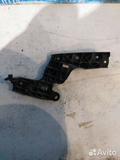 Кронштейн правой фары Ситроен С-Crosser