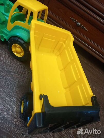 Большой Трактор с ковшом и полуприцепом