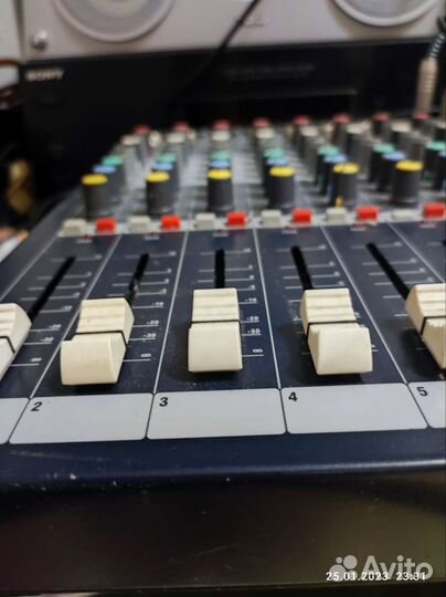 Микшерный пульт Soundcraft EPM8