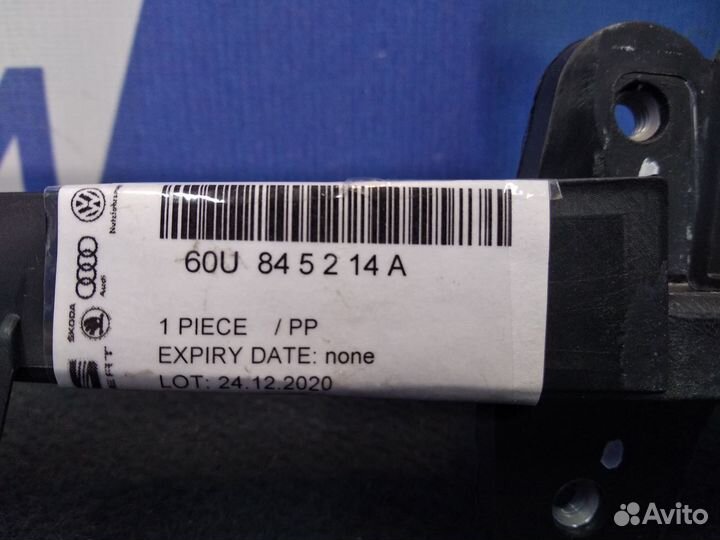 Форточка двери задней Skoda Rapid 2012 новое