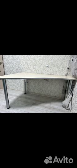 Письменный стол