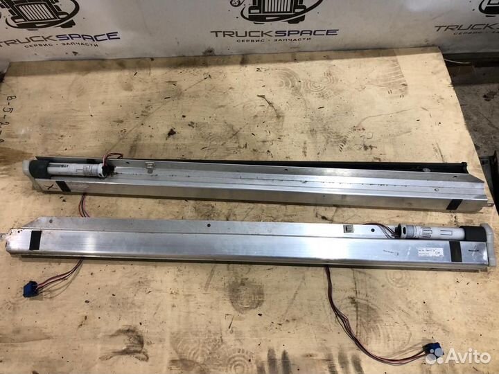 А0028106120 Жалюзи лобового стекла Mercedes Actros