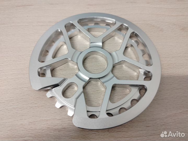 Передняя звезда велосипеда BMX с гардом серебриста