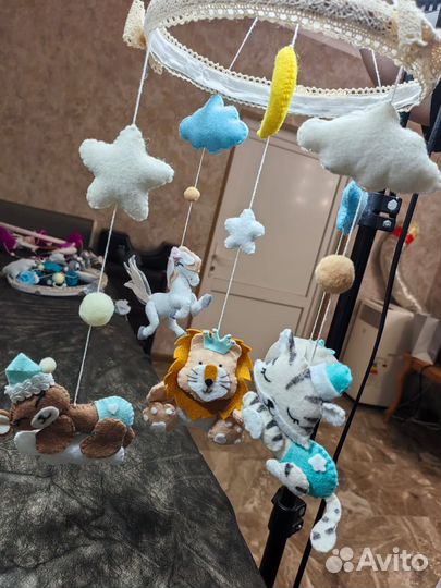 Мобиль в кроватку из фетра