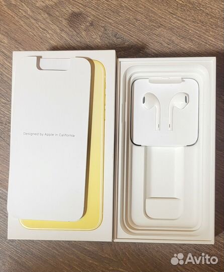 Коробка и Наушники iPhone 11