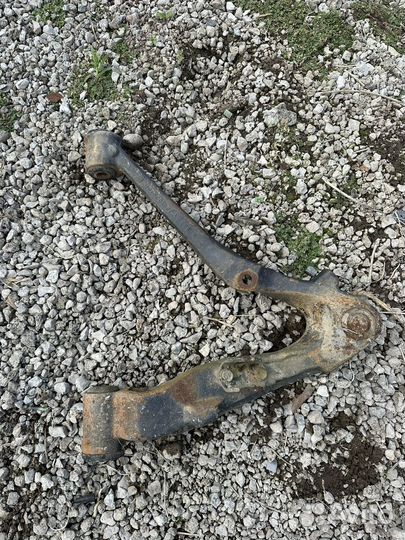 Hummer h2 передний правый рычаг