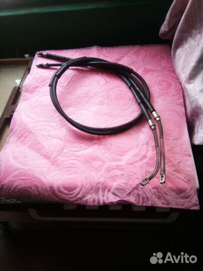 Трос ручного тормоза