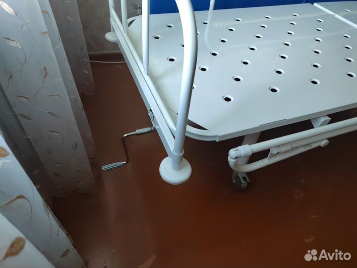 Медицинская кровать для лежачих больных