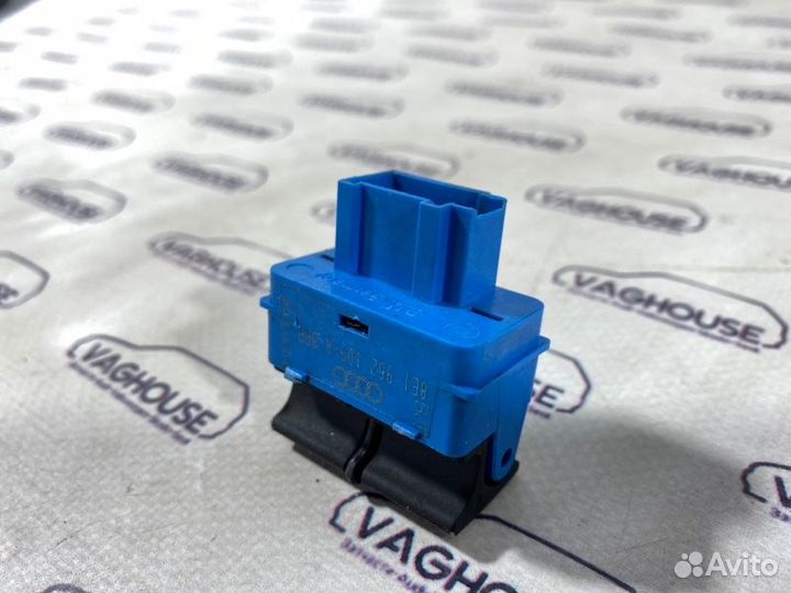 Кнопка противоугонной системы Audi A4 B6 8E 1.8T