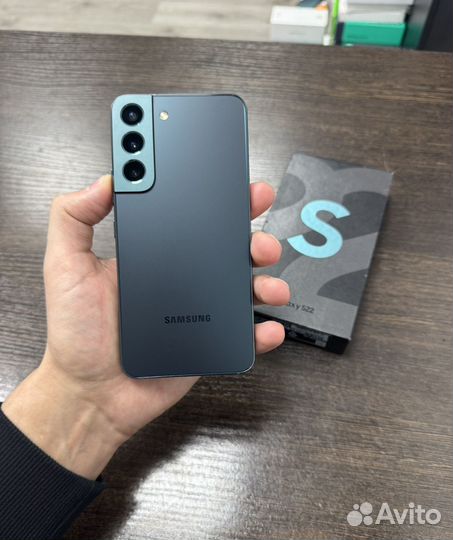 Samsung Galaxy S22, 8/128 ГБ