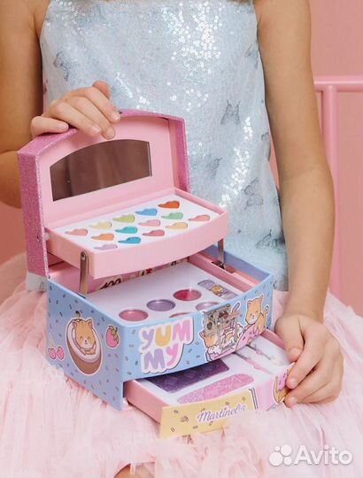 Набор детской косметики в чемодане новый