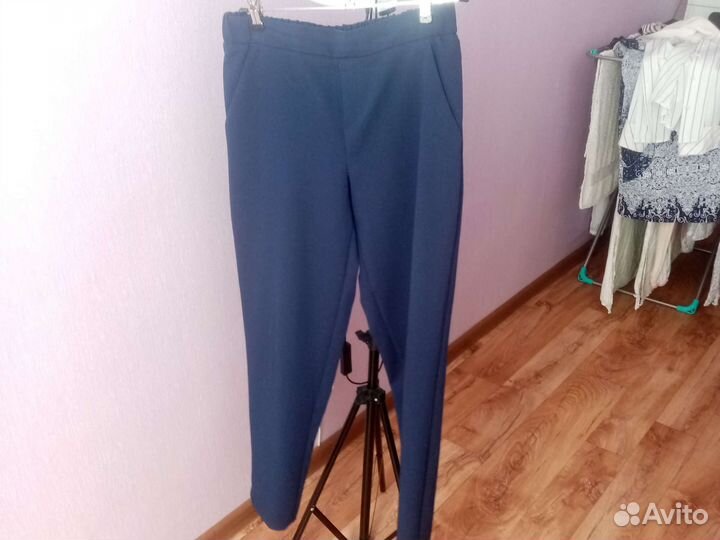 Две блузки и брюки