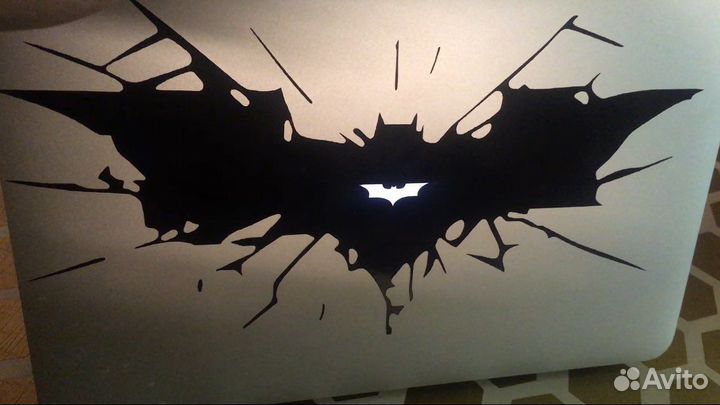 Наклейка Бэтмен на macbook