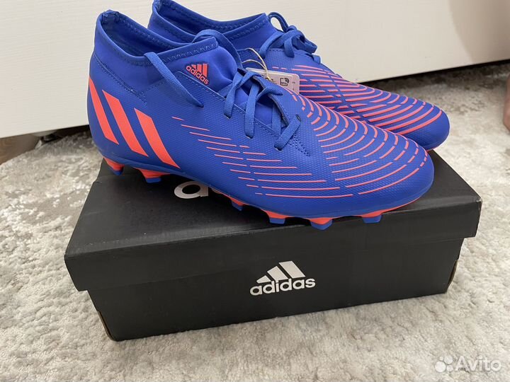 Футбольные бутсы adidas predator