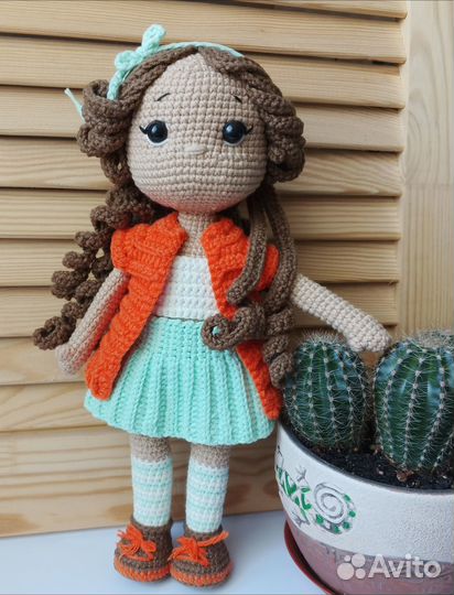 Вязаная кукла ручной работы
