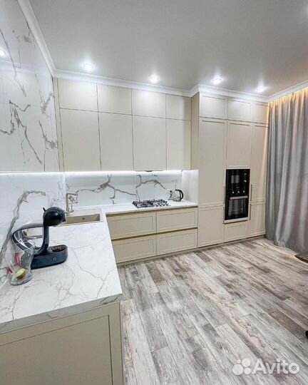 Кухня под потолок