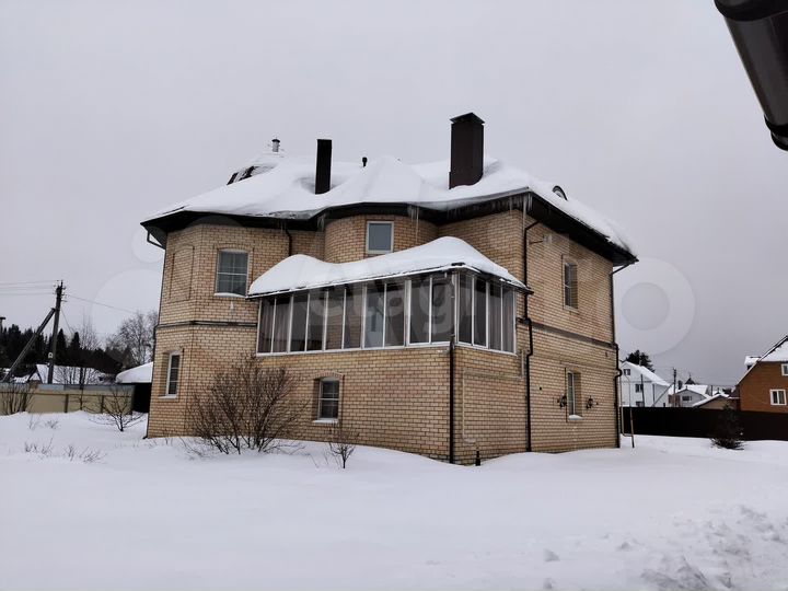 Дом 260 м² на участке 15 сот.