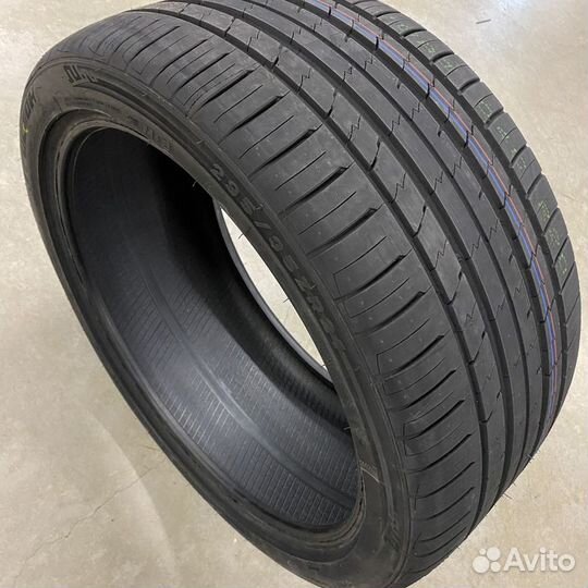 Tracmax X-Privilo RS01+ 275/40 R20 106Y