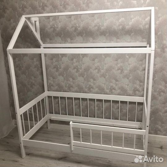 Кровать домик из дерева