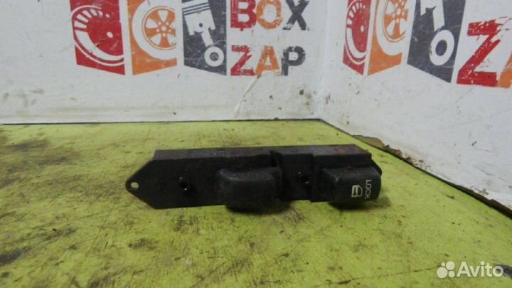 Кнопка стеклоподъемника передняя правая Mitsubishi