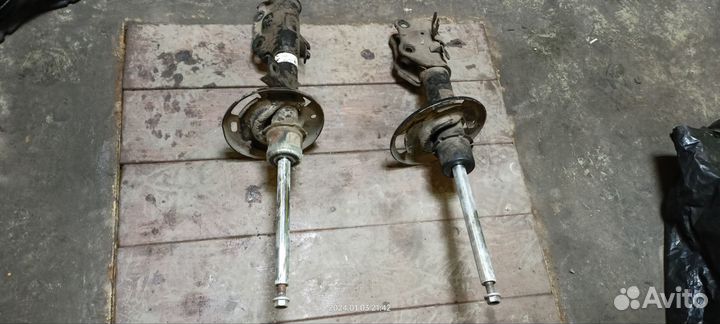 Амортизаторы передние