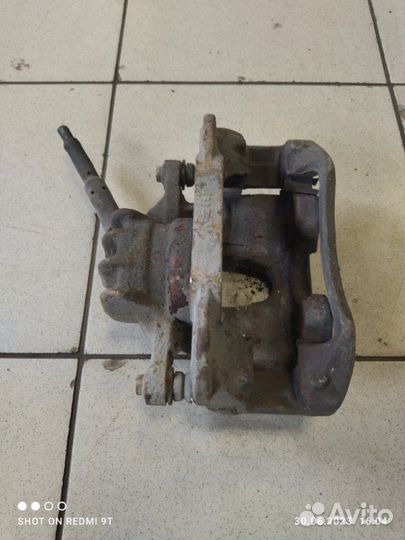 Суппорт тормозной передний правый Peugeot 308