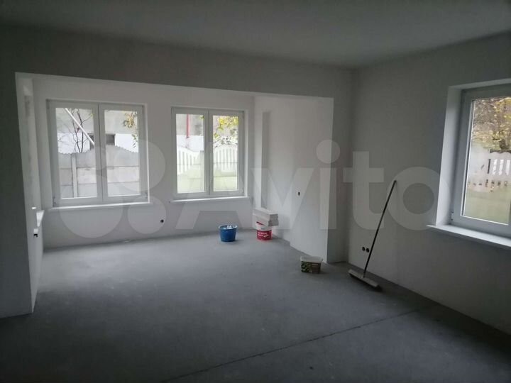 4-к. квартира, 100 м², 1/3 эт.