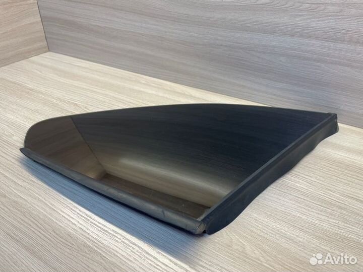 Форточка кузова задняя правая LADA X-Ray